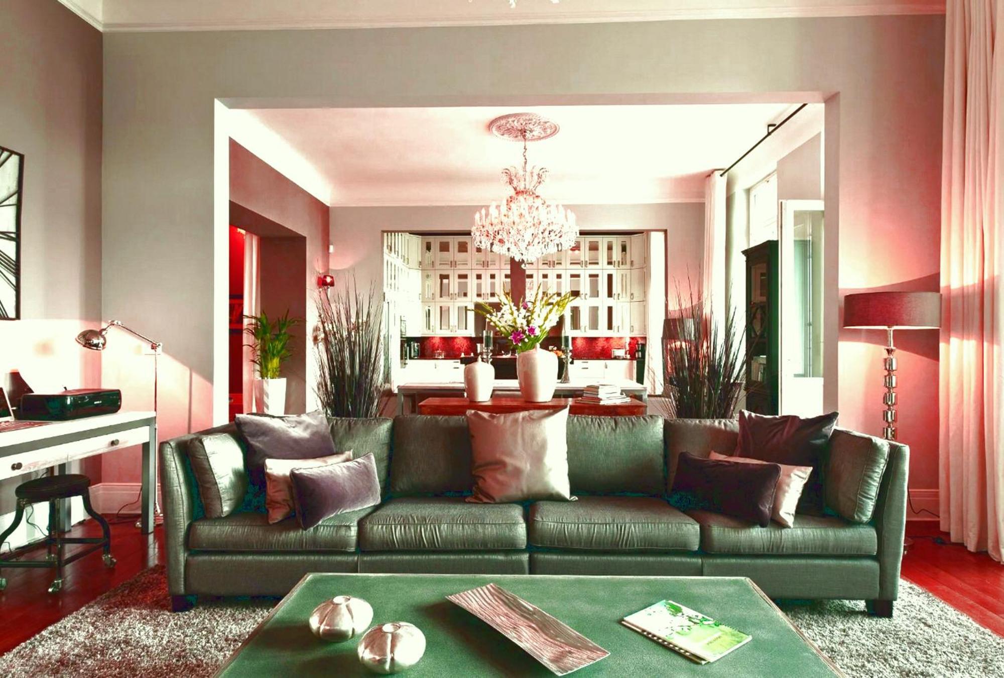 4 Bedrooms Apartment *